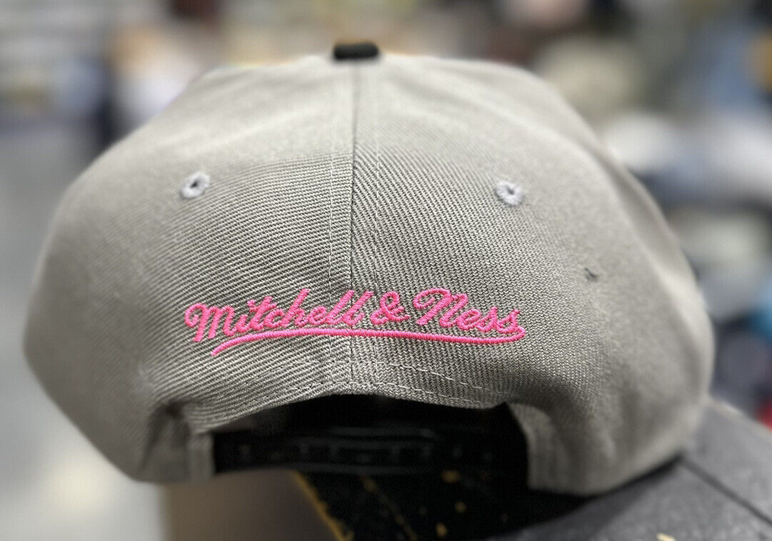 Mitchell & Ness - Chicago Bulls NBA Neon Lights SnapBack Hat 21276428 990 New