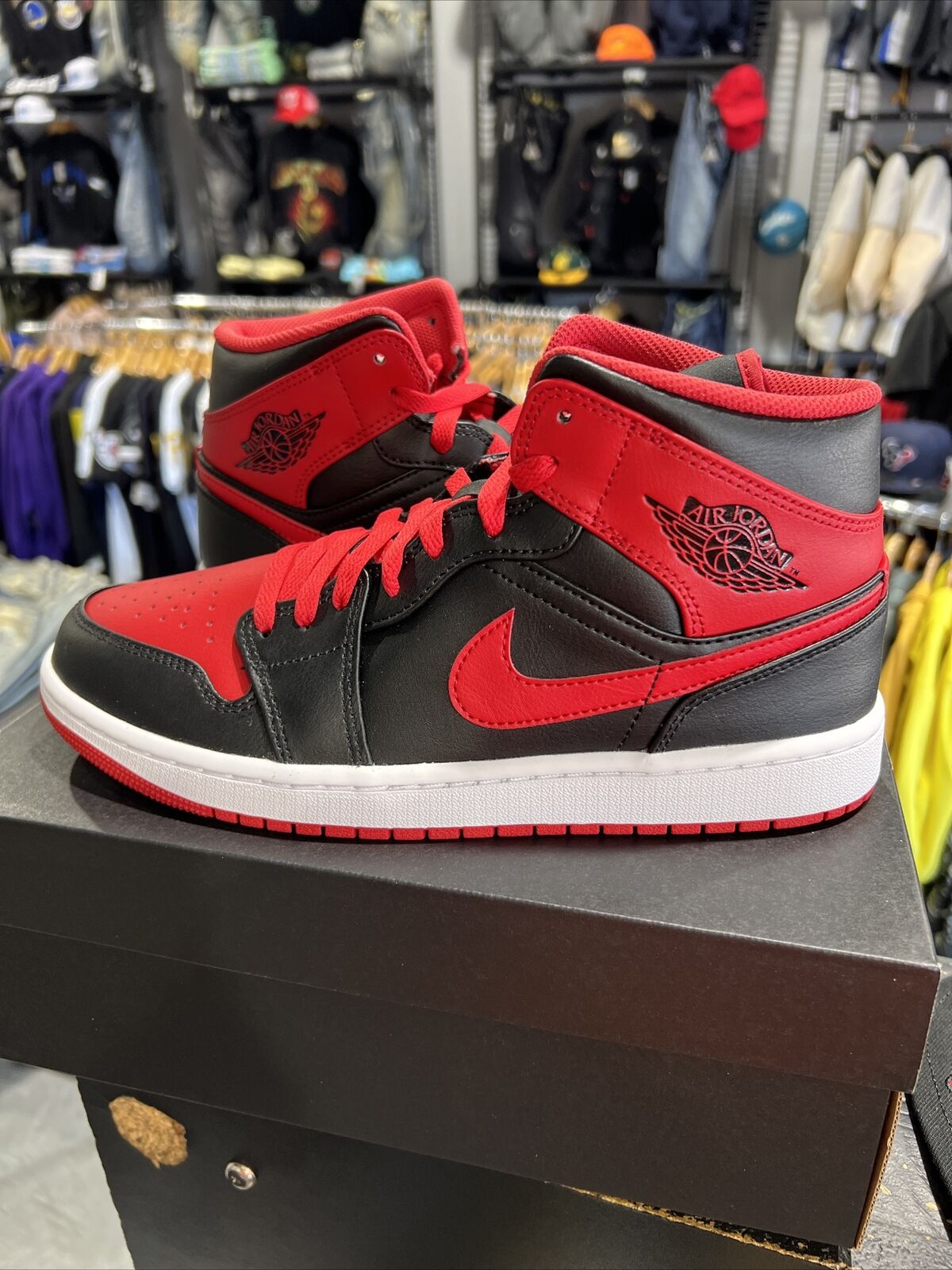 Air Jordan 1 Mid Alternate Bred (2022) DQ8426-060