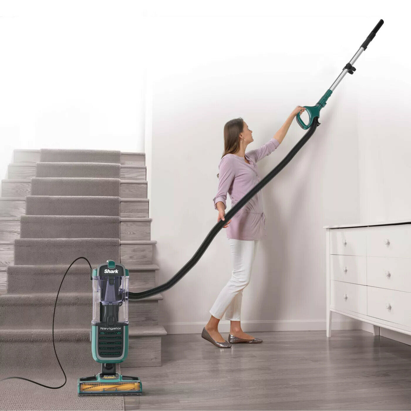 Shark ZU51 Navigator Swivel Pro Anti-Allergen Pet Upright Vacuum Cleaner 700w